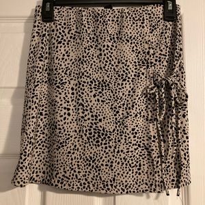 Leopard print skirt with side tie detail